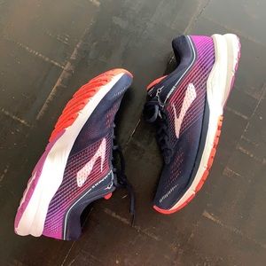 Women’s Brooks launch 5